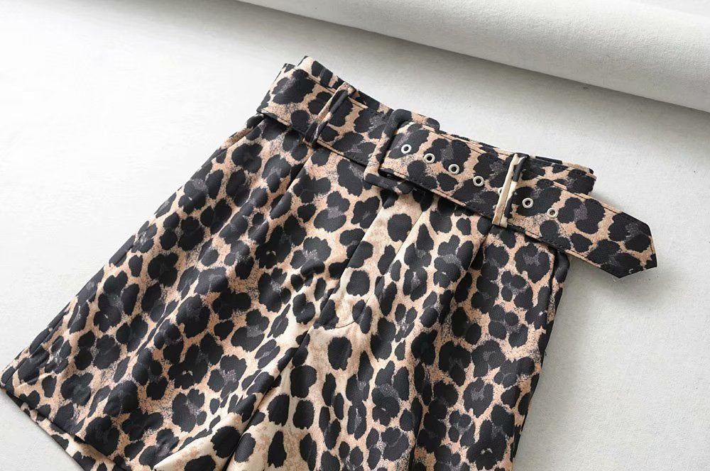 Leopard print wide-leg shorts