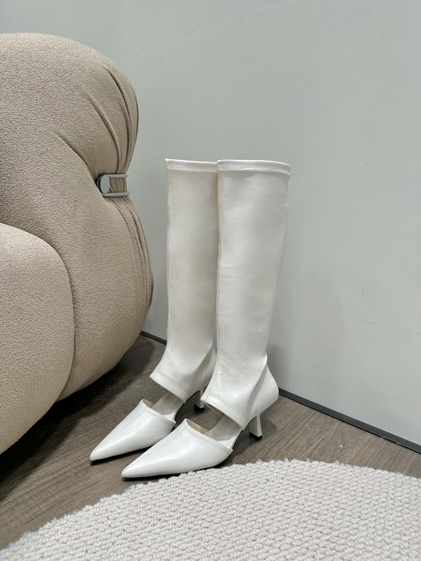 Pointed-toe Hollowed Boots