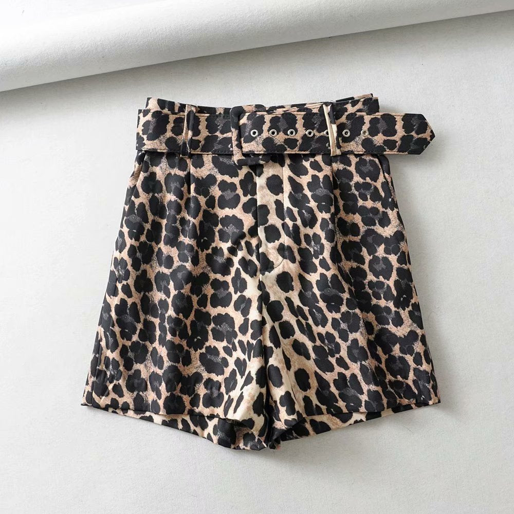 Leopard print wide-leg shorts